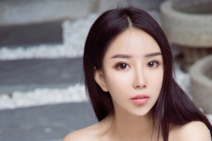 香肩美女赵佳琪4k壁纸