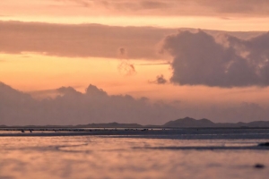 海 丘陵 云 剪影 黄昏 4k壁纸 3840x2160
