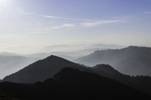 山 云 天空 森林 小山 树 6K风景壁纸