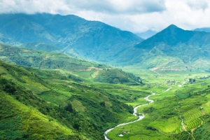 清新简约绿色大山背景