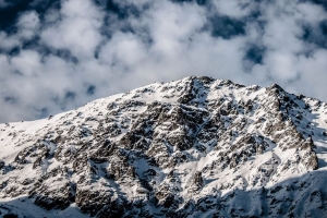 山脉 雪 雪 岩石 山峰 4k壁纸 3840x2160