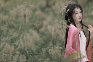 长发 粉色古装 美女 回头 4k 桌面壁纸