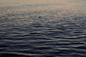水 海 波纹 波浪 深色 4k壁纸 3840x2160