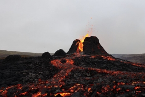 火山 熔岩 喷发 喷雾 热 4k壁纸 3840x2160