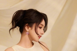 优雅长裙美女杨幂4K手机壁纸图片