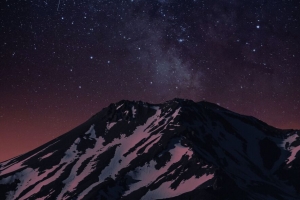 山脉 岩石 雪 星星 夜间 4k壁纸 3840x2160