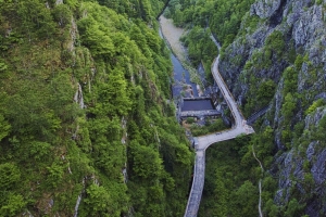 山脉 山谷 鸟瞰图 道路 河流 4k壁纸 3840x2160