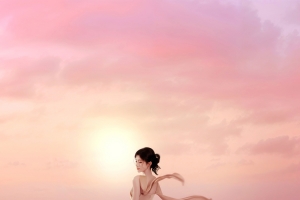鞠婧祎 海边 海滩 优雅美女4k手机壁纸竖屏