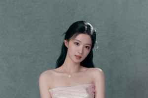 紫色花瓣裙子漂亮美女王楚然 4k手机壁纸竖屏