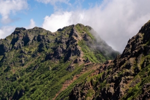 山脉 岩石 雾 自然 树木 风景 4k壁纸 3840x2160