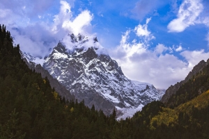 山脉 山峰 雪 斜坡 树木 4k壁纸 3840x2160