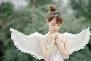 可爱天使美女许愿4k电脑壁纸高清3840x2160