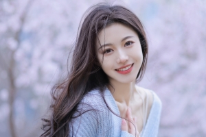 长发清纯甜美美女 蓝色毛衣美女iPad平板电脑壁纸