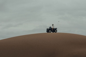  atv 沙漠 山丘 沙子 4k壁纸 3840x2160