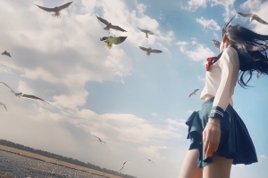 海边女生 海鸥 蓝色天空 3440x1440带鱼屏壁纸