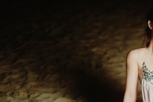沙滩 粉色长裙美女王楚然 3440x1440带鱼屏壁纸