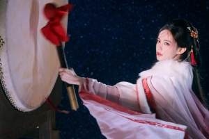  李一桐 古风 击鼓 4K美女壁纸 3840x2160