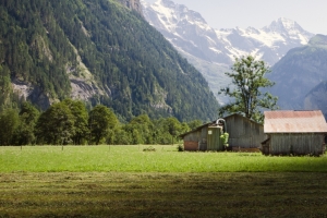劳特布伦嫩(Lauterbrunnen)谷地风景3440x1440曲面屏壁纸