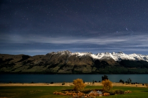 新西兰瓦卡蒂普湖夜晚风景3440x1440壁纸