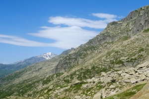 山 斜坡 石头 草 自然 风景 4k壁纸 3840x2160