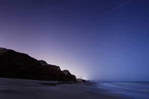 星星 星空 猎户座 怪石 海洋 4K风景壁纸