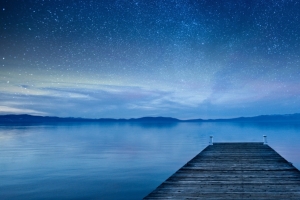 晚上,湖,码头,天空,星星,星空3440x1440壁纸