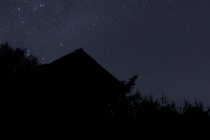 星空 星星 屋顶 剪影 夜间 4k壁纸 3840x2160