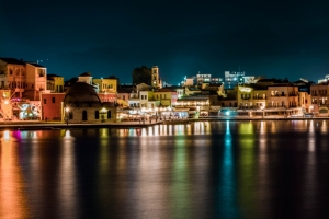 夜间水边城市风景3440x1440壁纸