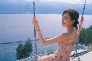 毛晓彤 微笑 粉色裙子2560x1600美女壁纸
