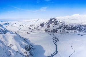 山脉 溪流 雪 冻结 高度 4k壁纸 3840x2160