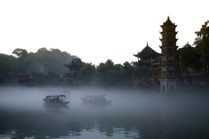 凤凰古城古老的船只