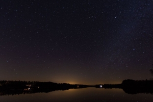 树木 剪影 湖泊 星空 夜间 4k壁纸 3840x2160