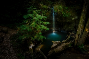 森林 山谷 美丽瀑布风景5K壁纸