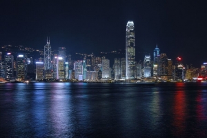 建筑 灯光 摩天大楼 大海 城市 夜间 4k壁纸 3840x2160