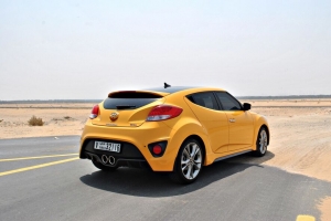 现代veloster 黄色 侧视图 沙漠 4k壁纸 3840x2160