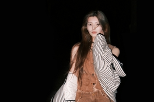 钟晨瑶 黑色背景 4K美女壁纸