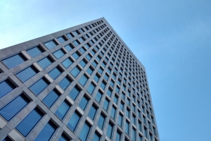 建筑 底部视图 建筑 窗户 天空 4k壁纸 3840x2160