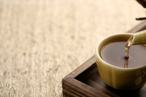 禅风茶趣倒茶情景
