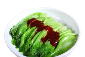 盘子里的美食蚝油生菜