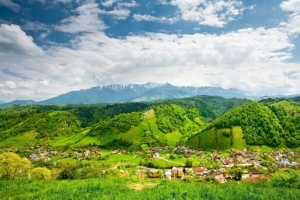 绿色山庄蓝天白云海报背景