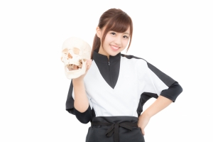 拿着窟窿头的美女5k图片