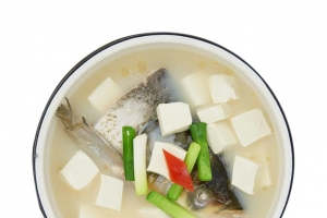 鲢鱼头豆腐汤汤羹图片