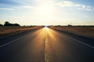 蓝天夕阳公路风景