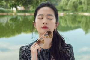 湖畔 美女 闭眼 刘亦菲4k壁纸