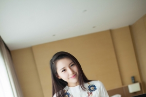 笑容甜美长发美女刘奕宁Lynn图片