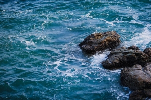 海 水 波浪 石头 4k壁纸 3840x2160