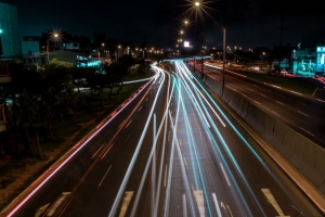 道路 灯光 长曝光 城市 夜间 4k壁纸 3840x2160