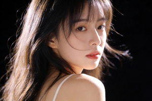 黑色背景 光影美女长发 4K高清壁纸3840x2160