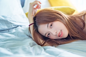 居家清纯美女长发睡衣3440x1440带鱼屏壁纸