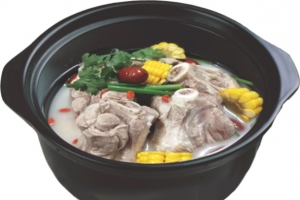 美食玉米排骨汤